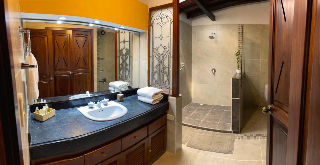 Hotel Casa Sonata Medellin Bagian luar foto