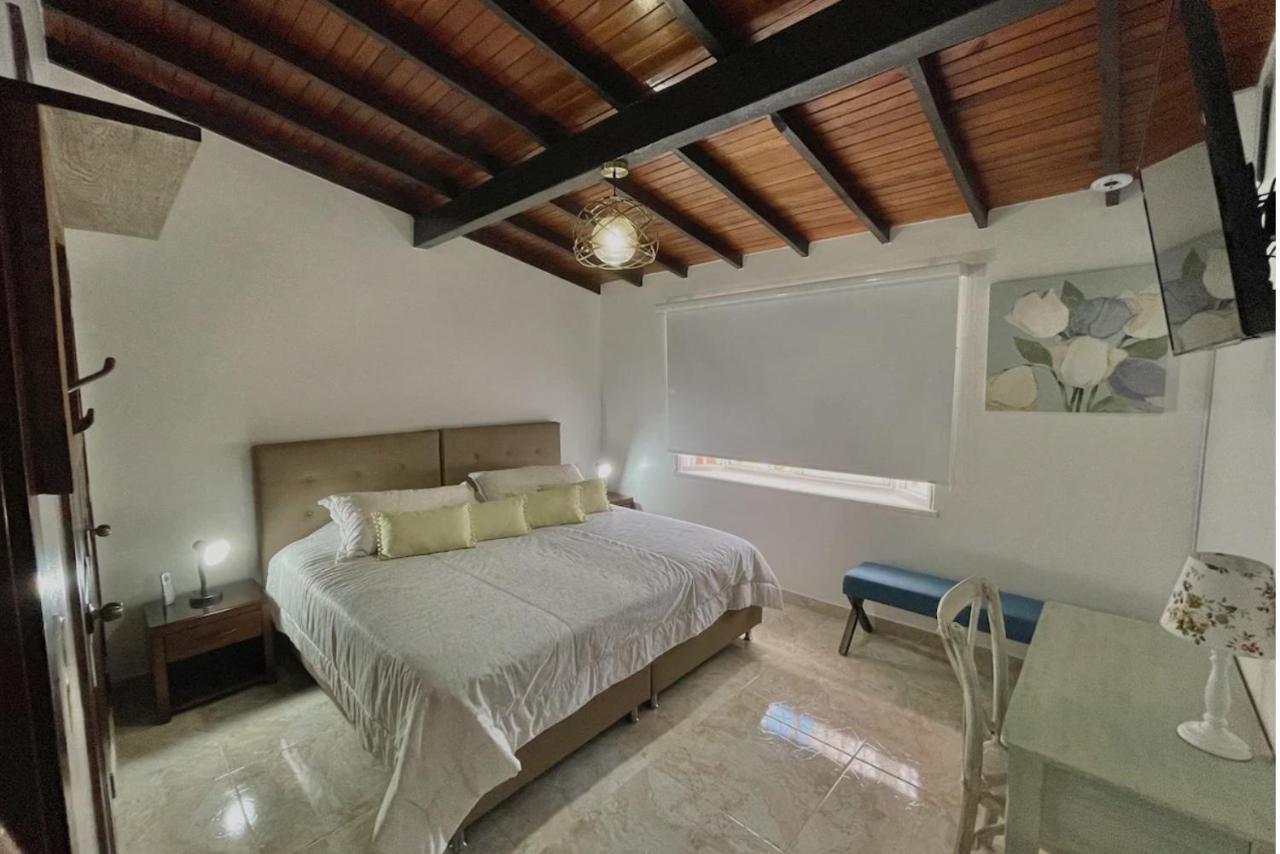 Hotel Casa Sonata Medellin Bagian luar foto